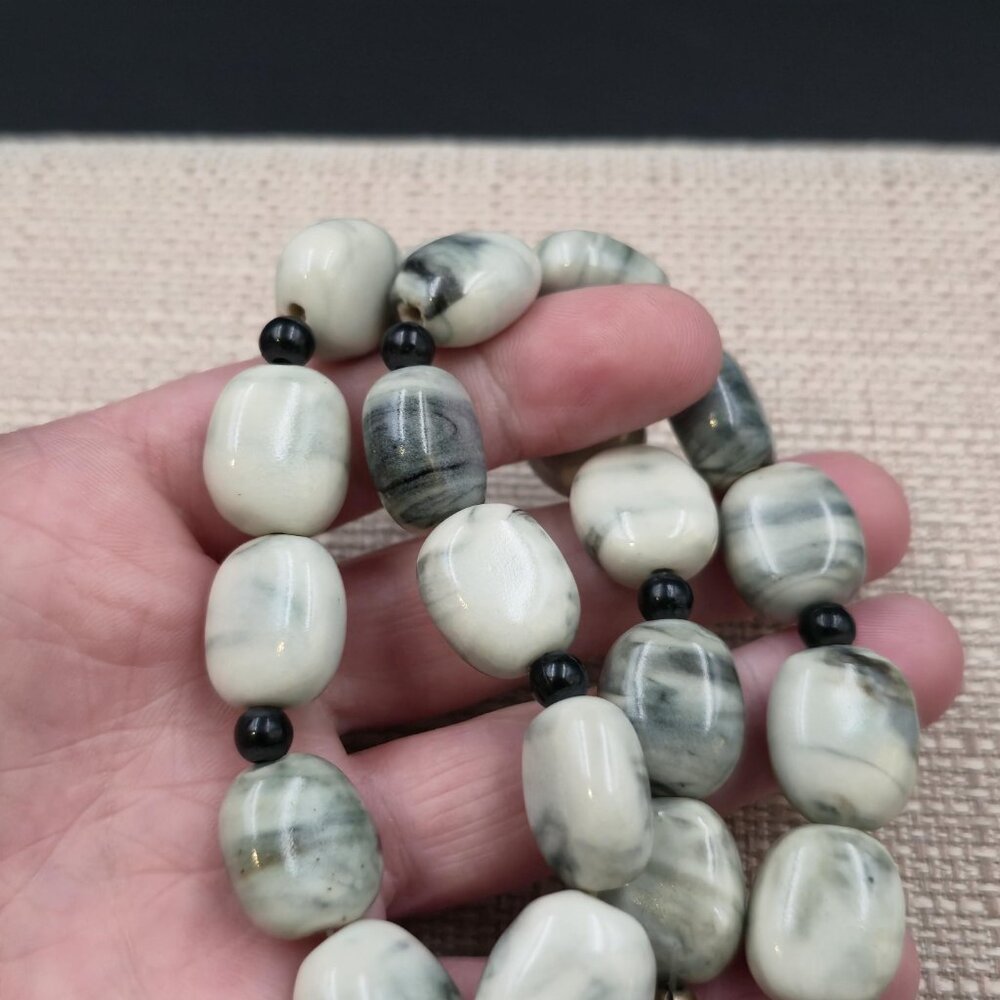 18 Inch Feather Gray Calcite Stone Chunky Necklace B1000 - Picture 3 of 6